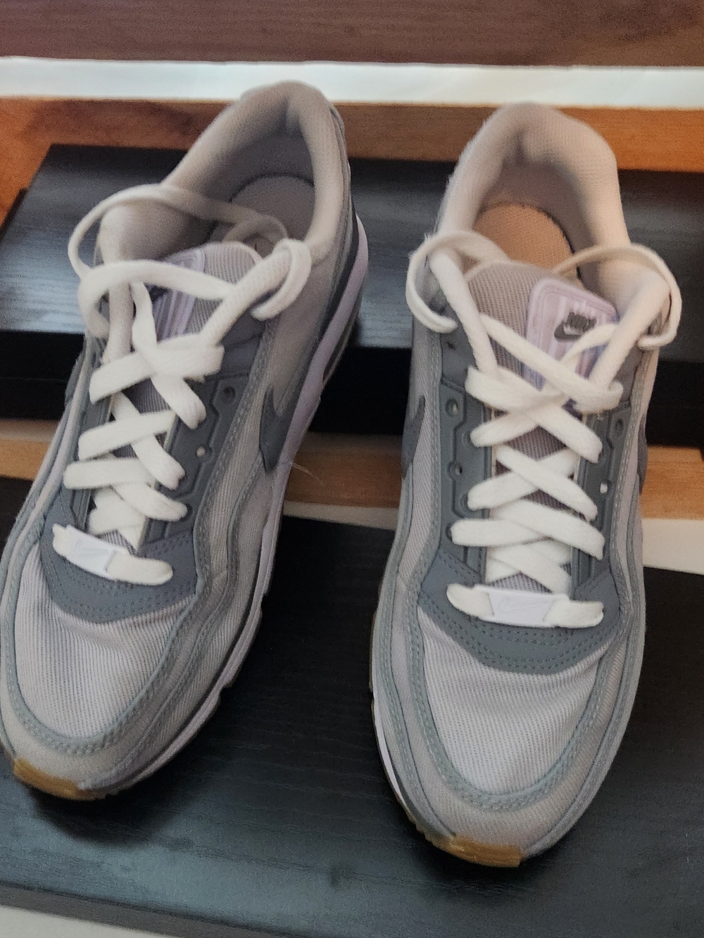 Nike AIRMAX  Mens Sz 7Gray  Sneakers - Lightweight Support